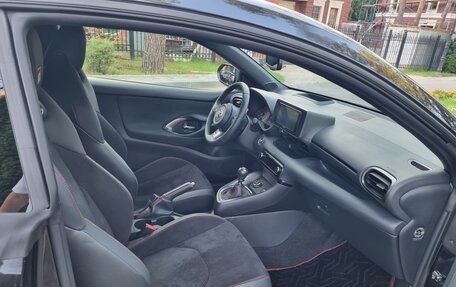 Toyota Yaris, 2024 год, 5 800 000 рублей, 18 фотография