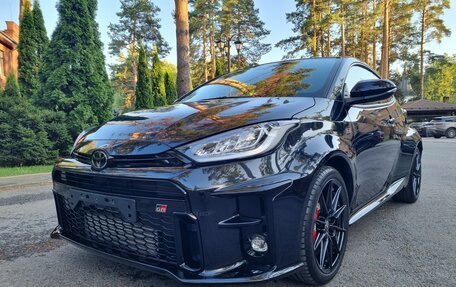 Toyota Yaris, 2024 год, 5 800 000 рублей, 13 фотография