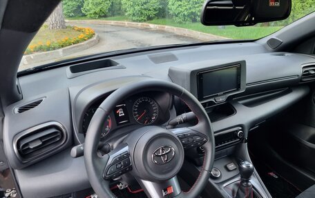 Toyota Yaris, 2024 год, 5 800 000 рублей, 24 фотография