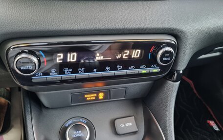 Toyota Yaris, 2024 год, 5 800 000 рублей, 34 фотография