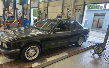 BMW 5 серия, 1990 год, 800 000 рублей, 3 фотография