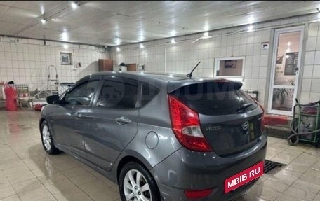 Hyundai Solaris II рестайлинг, 2011 год, 580 000 рублей, 3 фотография