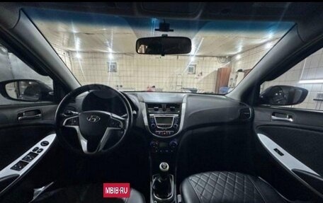 Hyundai Solaris II рестайлинг, 2011 год, 580 000 рублей, 6 фотография