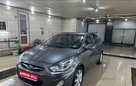 Hyundai Solaris II рестайлинг, 2011 год, 580 000 рублей, 2 фотография
