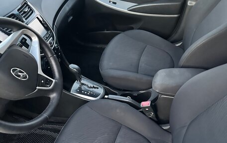 Hyundai Solaris II рестайлинг, 2013 год, 820 000 рублей, 10 фотография