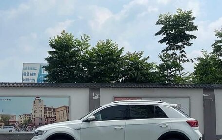 Volkswagen T-Roc I, 2023 год, 1 599 098 рублей, 2 фотография