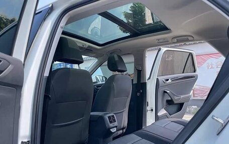 Volkswagen T-Roc I, 2023 год, 1 599 098 рублей, 12 фотография