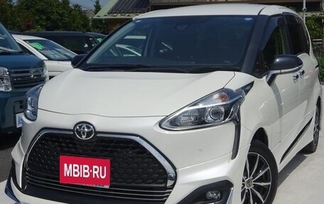 Toyota Sienta II, 2022 год, 1 750 000 рублей, 1 фотография