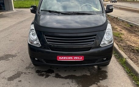 Hyundai Grand Starex Grand Starex I рестайлинг 2, 2013 год, 1 850 000 рублей, 1 фотография