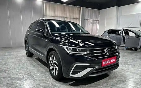 Volkswagen Tiguan II, 2022 год, 2 335 000 рублей, 1 фотография