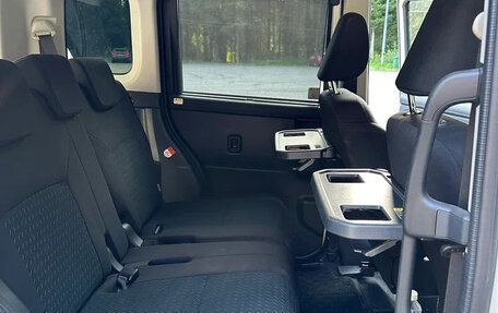 Toyota Roomy I, 2023 год, 990 000 рублей, 12 фотография