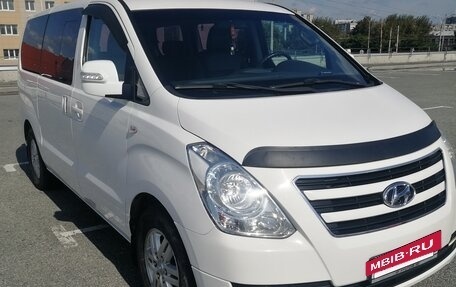 Hyundai Grand Starex Grand Starex I рестайлинг 2, 2017 год, 2 300 000 рублей, 2 фотография