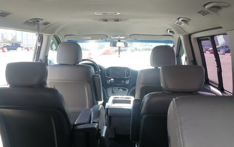 Hyundai Grand Starex Grand Starex I рестайлинг 2, 2017 год, 2 300 000 рублей, 13 фотография
