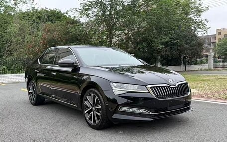 Skoda Superb III рестайлинг, 2023 год, 2 078 555 рублей, 2 фотография