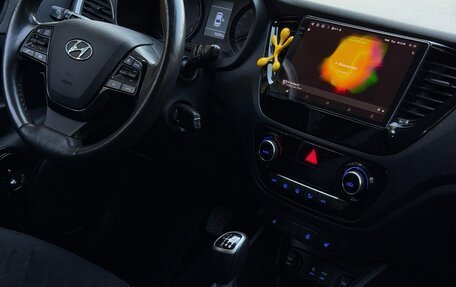 Hyundai Solaris II рестайлинг, 2018 год, 1 415 000 рублей, 6 фотография
