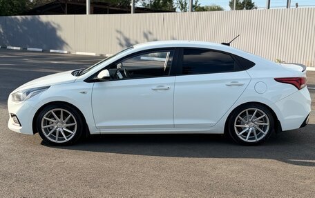 Hyundai Solaris II рестайлинг, 2018 год, 1 415 000 рублей, 4 фотография