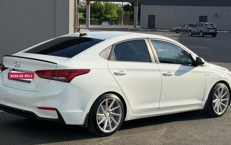 Hyundai Solaris II рестайлинг, 2018 год, 1 415 000 рублей, 2 фотография