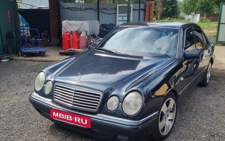 Mercedes-Benz E-Класс, 1995 год, 490 000 рублей, 3 фотография