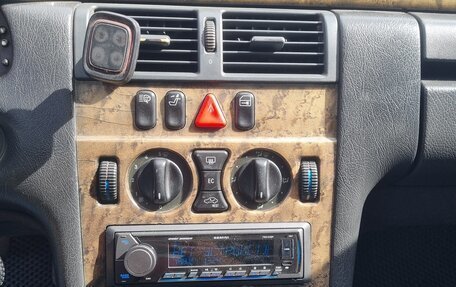 Mercedes-Benz E-Класс, 1995 год, 490 000 рублей, 8 фотография