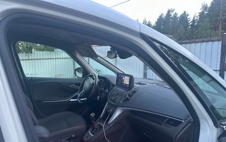 Opel Zafira C рестайлинг, 2012 год, 1 000 000 рублей, 2 фотография