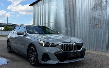 BMW 5 серия, 2024 год, 6 099 000 рублей, 3 фотография