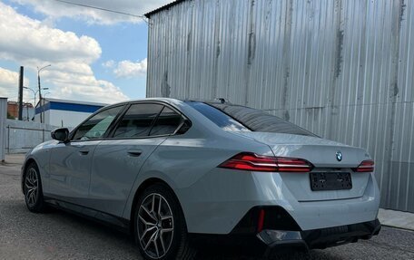 BMW 5 серия, 2024 год, 6 099 000 рублей, 2 фотография
