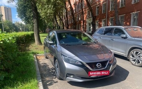 Nissan Leaf II, 2019 год, 1 980 000 рублей, 2 фотография