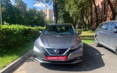 Nissan Leaf II, 2019 год, 1 980 000 рублей, 3 фотография