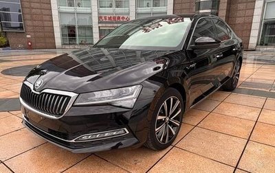 Skoda Superb III рестайлинг, 2022 год, 1 800 000 рублей, 1 фотография