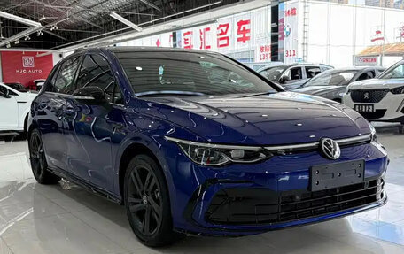 Volkswagen Golf VIII, 2023 год, 2 346 000 рублей, 3 фотография