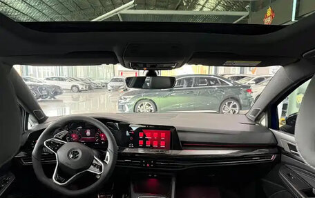 Volkswagen Golf VIII, 2023 год, 2 346 000 рублей, 7 фотография