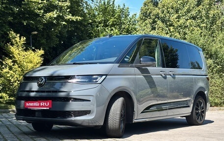 Volkswagen Multivan, 2023 год, 4 515 000 рублей, 2 фотография