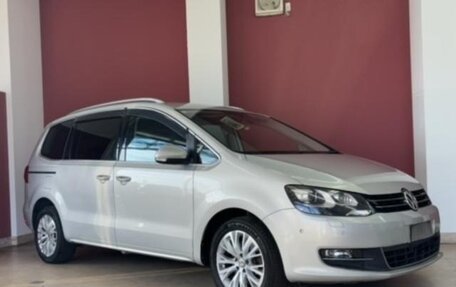 Volkswagen Sharan II, 2013 год, 990 000 рублей, 2 фотография