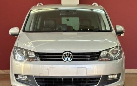 Volkswagen Sharan II, 2013 год, 990 000 рублей, 3 фотография