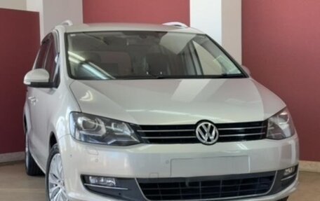 Volkswagen Sharan II, 2013 год, 990 000 рублей, 4 фотография