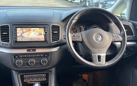 Volkswagen Sharan II, 2013 год, 990 000 рублей, 21 фотография