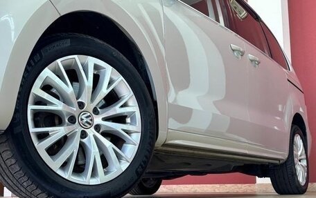 Volkswagen Sharan II, 2013 год, 990 000 рублей, 32 фотография