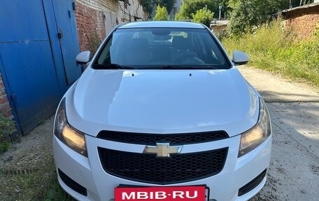 Chevrolet Cruze II, 2011 год, 900 000 рублей, 3 фотография