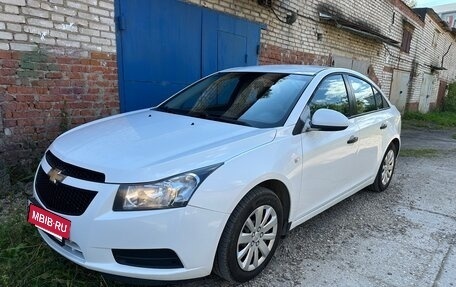 Chevrolet Cruze II, 2011 год, 900 000 рублей, 2 фотография