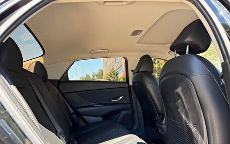 Hyundai Elantra, 2023 год, 1 590 010 рублей, 19 фотография
