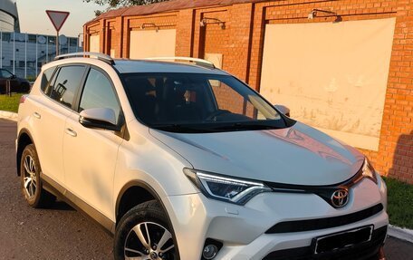 Toyota RAV4, 2018 год, 2 490 000 рублей, 2 фотография