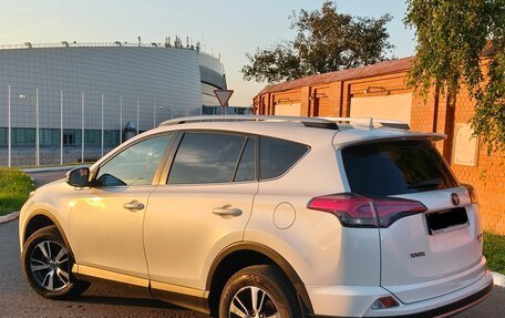 Toyota RAV4, 2018 год, 2 490 000 рублей, 6 фотография