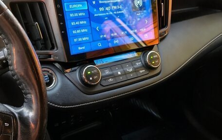 Toyota RAV4, 2018 год, 2 490 000 рублей, 15 фотография
