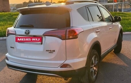 Toyota RAV4, 2018 год, 2 490 000 рублей, 4 фотография