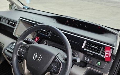 Honda Stepwgn IV, 2018 год, 2 200 000 рублей, 12 фотография