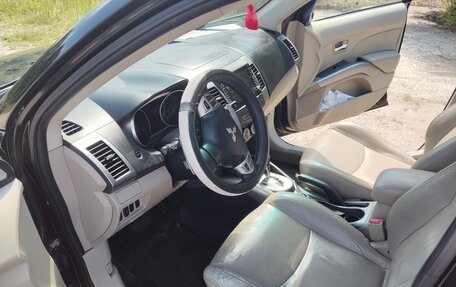 Mitsubishi Outlander III рестайлинг 3, 2008 год, 925 000 рублей, 7 фотография