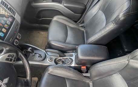 Mitsubishi Outlander III рестайлинг 3, 2010 год, 1 100 000 рублей, 10 фотография