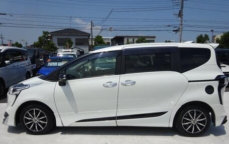 Toyota Sienta II, 2022 год, 1 750 000 рублей, 5 фотография