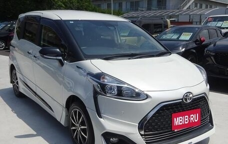 Toyota Sienta II, 2022 год, 1 750 000 рублей, 4 фотография