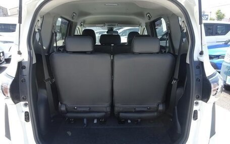 Toyota Sienta II, 2022 год, 1 750 000 рублей, 19 фотография